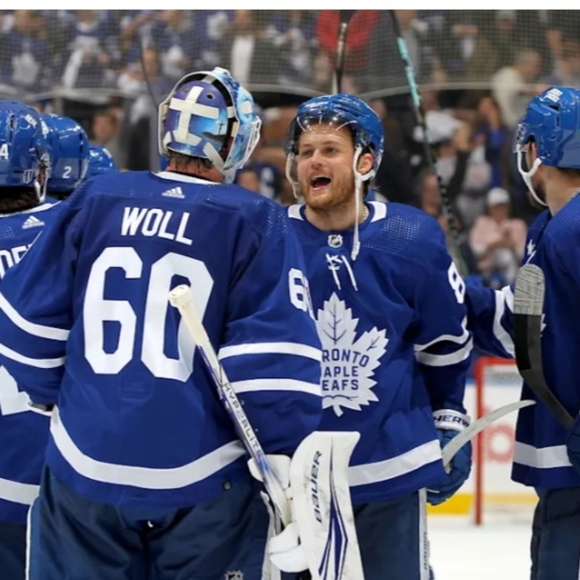 New without tags, Toronto, Maple Leafs thick winter gloves GO LEAFS! 🍁 - Picture 2 of 3